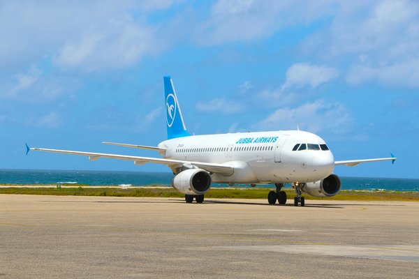 Antares 9 : l'art de naviguer avec élégance et confort.